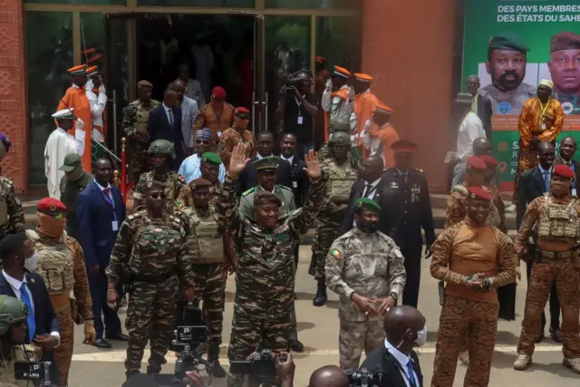 Les dirigeants du Mali, du Burkina Faso et du Niger lors du sommet fondateur de l'AES à Niamey en juillet 2024.
