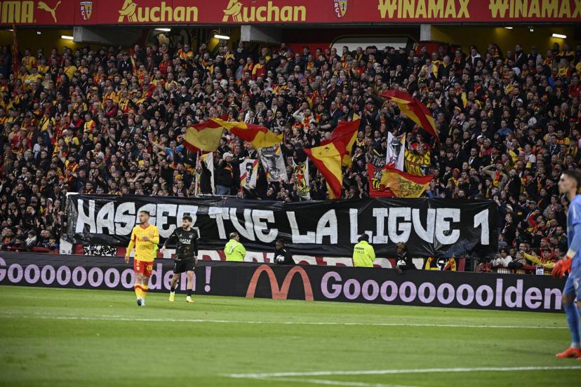 Banderole des supporters lensois déployée lors du match contre le PSG