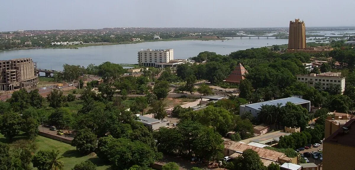Camions bloqués à Bamako sous le blocus du JNIM, illustration des restrictions imposées aux civils