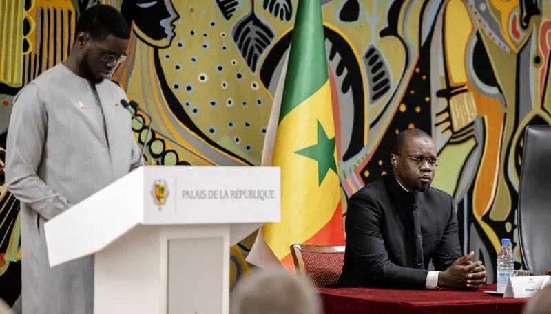 Rencontre officielle entre Bassirou Diomaye Faye et Ousmane Sonko, symbole des tensions politiques au Faso