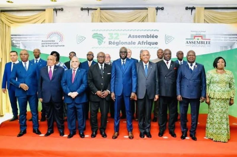 Réunion parlementaire à Dakar avec Michel Régis Onanga M. Ndiaye et des parlementaires