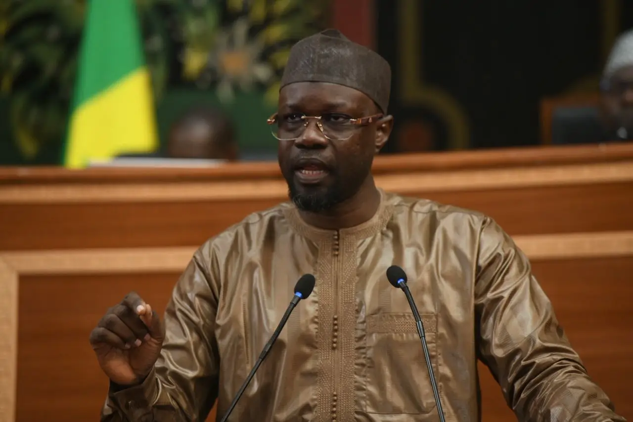Ousmane Sonko s'adressant aux députés au Palais Bourbon