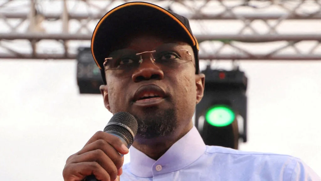 Ousmane Sonko s'exprimant lors d'une conférence