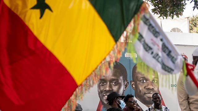 Le président Bassirou Diomaye Faye s’exprime à la télévision d’État pour annoncer le limogeage d’Ousmane Sonko