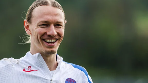 Matvey Safonov, gardien en poste au PSG