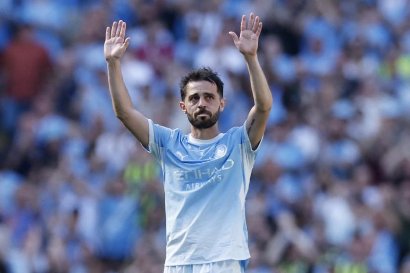 Bernardo Silva salué par les supporters lors de ses adieux à Manchester City