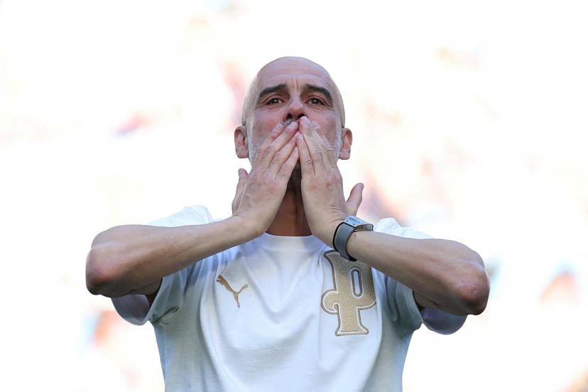 Pep Guardiola sous les ovations des supporters de Manchester City lors de son dernier match en tant qu'entraîneur
