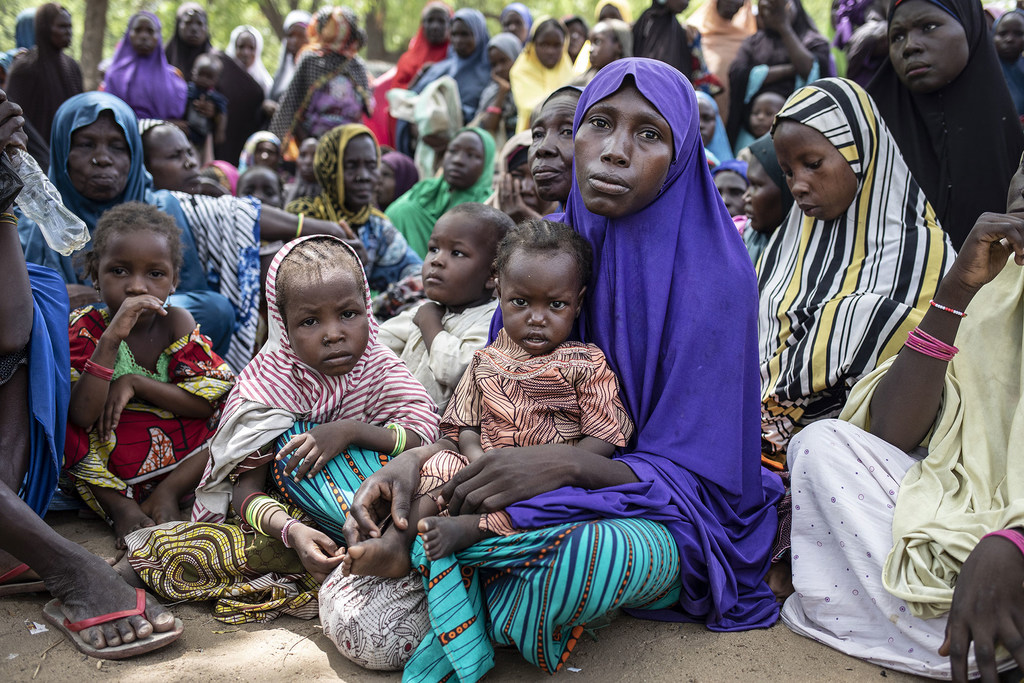 Mères déplacées avec leurs enfants lors d'un exercice d'évaluation de la famine dans l'État de Borno