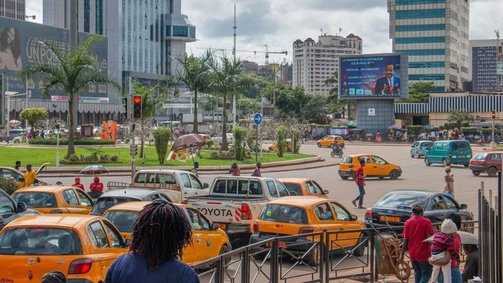 Taxi jaune à Yaoundé