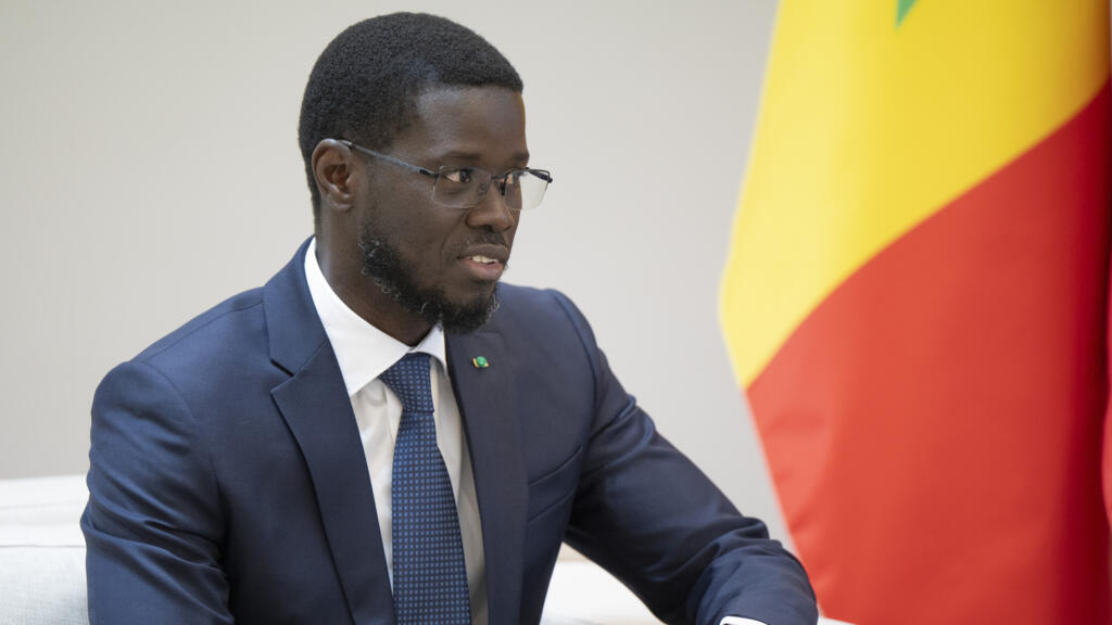 Le président Bassirou Diomaye Faye lors d'un discours officiel au Palais présidentiel