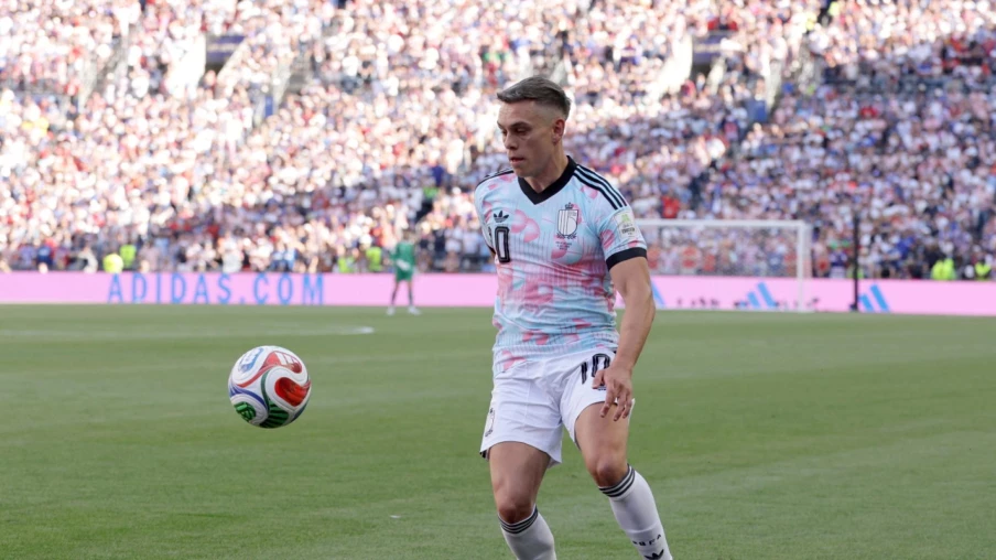 Leandro Trossard lors de son arrivée au Besiktas
