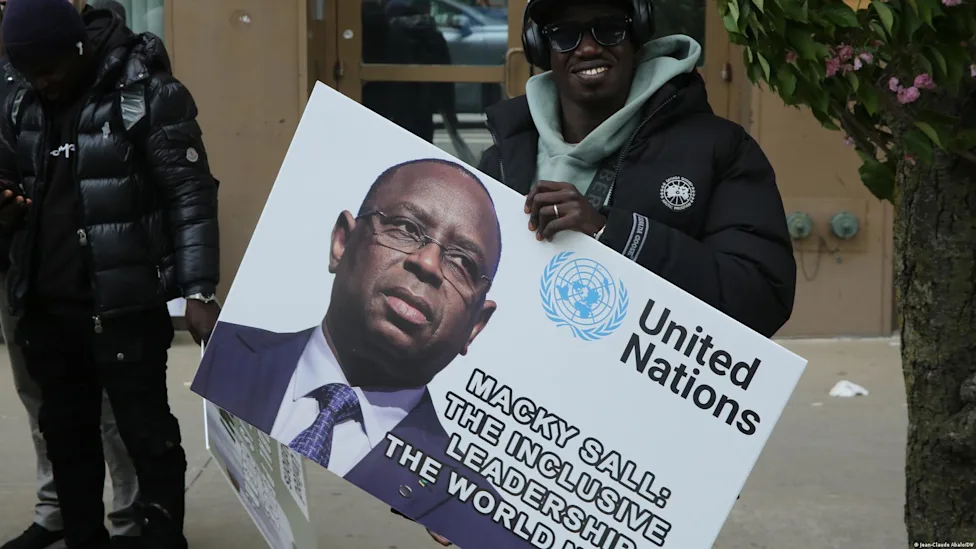 De gauche à droite, Bassirou Diomaye Faye et Macky Sall pendant une réunion officielle