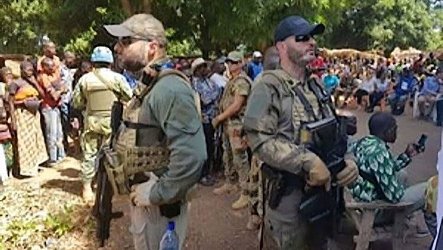 Le lanceur d'alerte centrafricain Ephrem Yalike-Ngonzo, en attente d'une décision sur son recours, continue de se cacher en France avec sa famille.