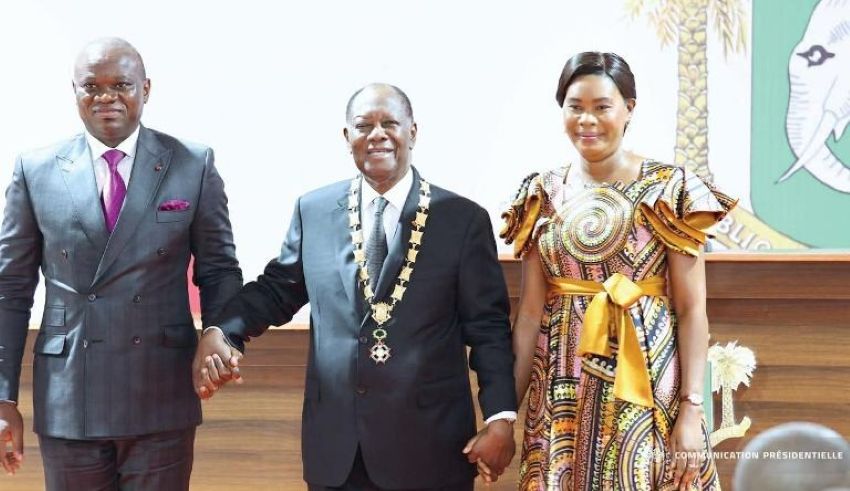 Le président gabonais Brice Oligui Nguema et son épouse Zita avec le président ivoirien Alassane Ouattara lors d'un événement officiel