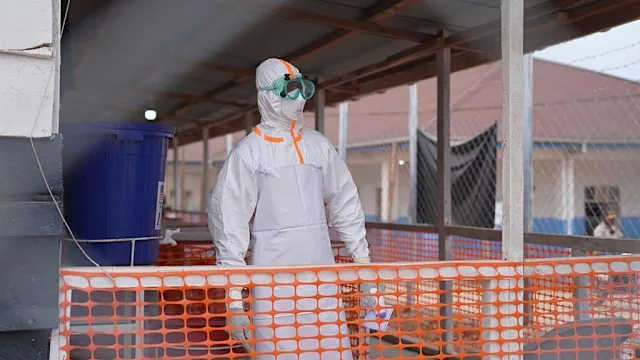 Soignants en consultation dans un centre médical en République démocratique du Congo