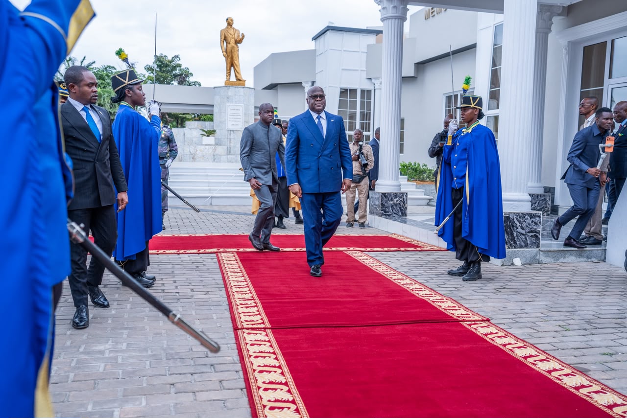 Félix-Antoine Tshisekedi et Brice Clotaire Oligui Nguema à leur arrivée à Libreville