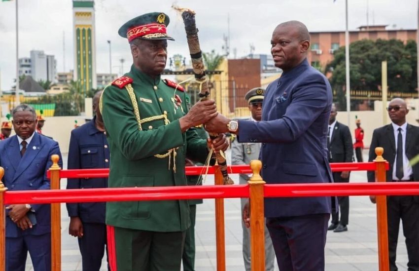 Le président gabonais Oligui Nguema lors d'une cérémonie officielle