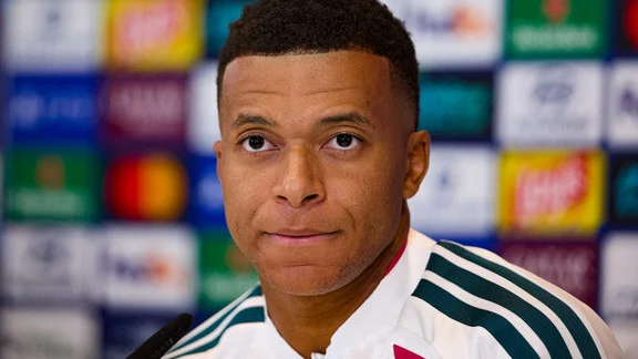 Kylian Mbappé et Neymar au PSG célébrant un but